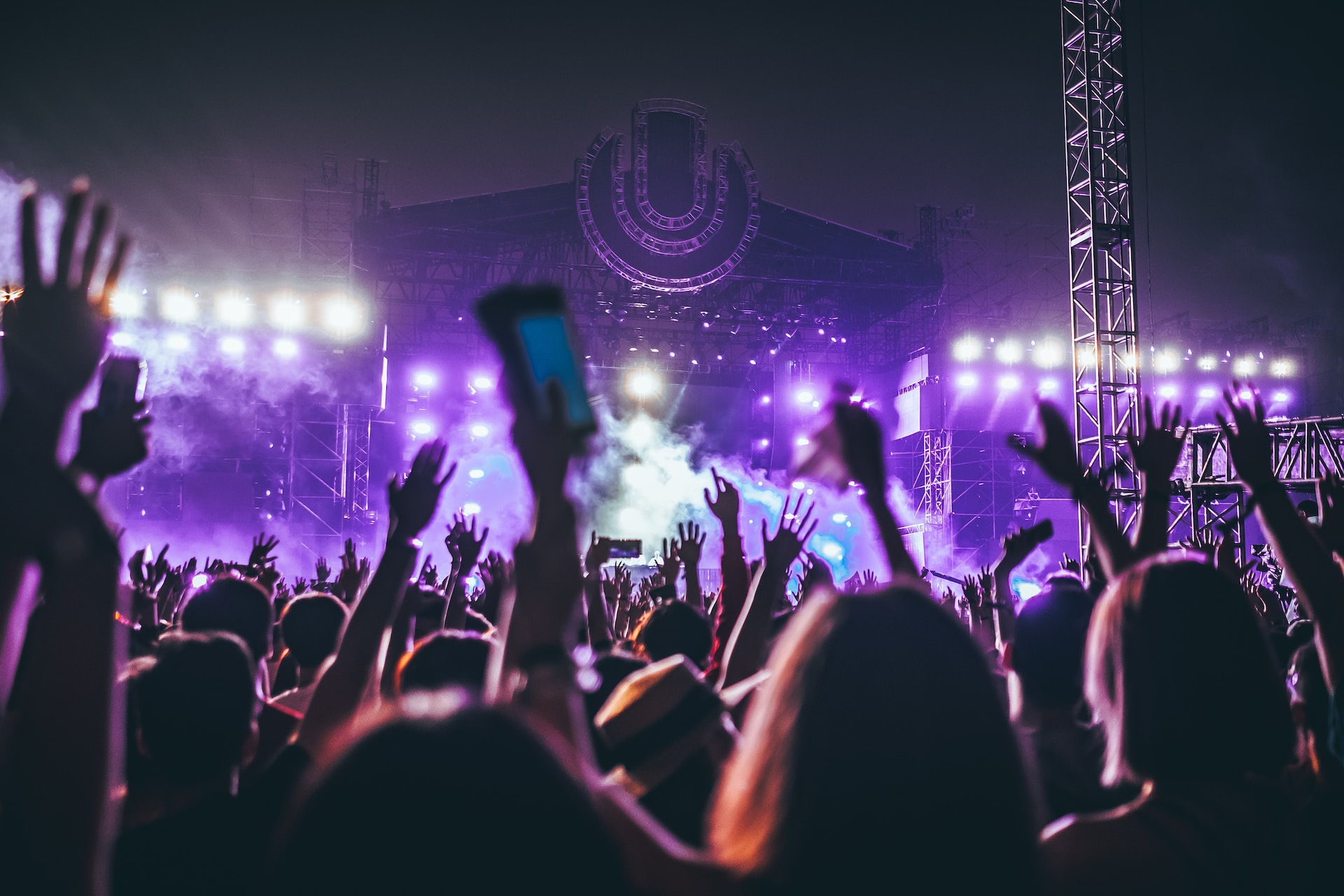 a-student-s-guide-to-navigating-music-festivals-on-a-budget